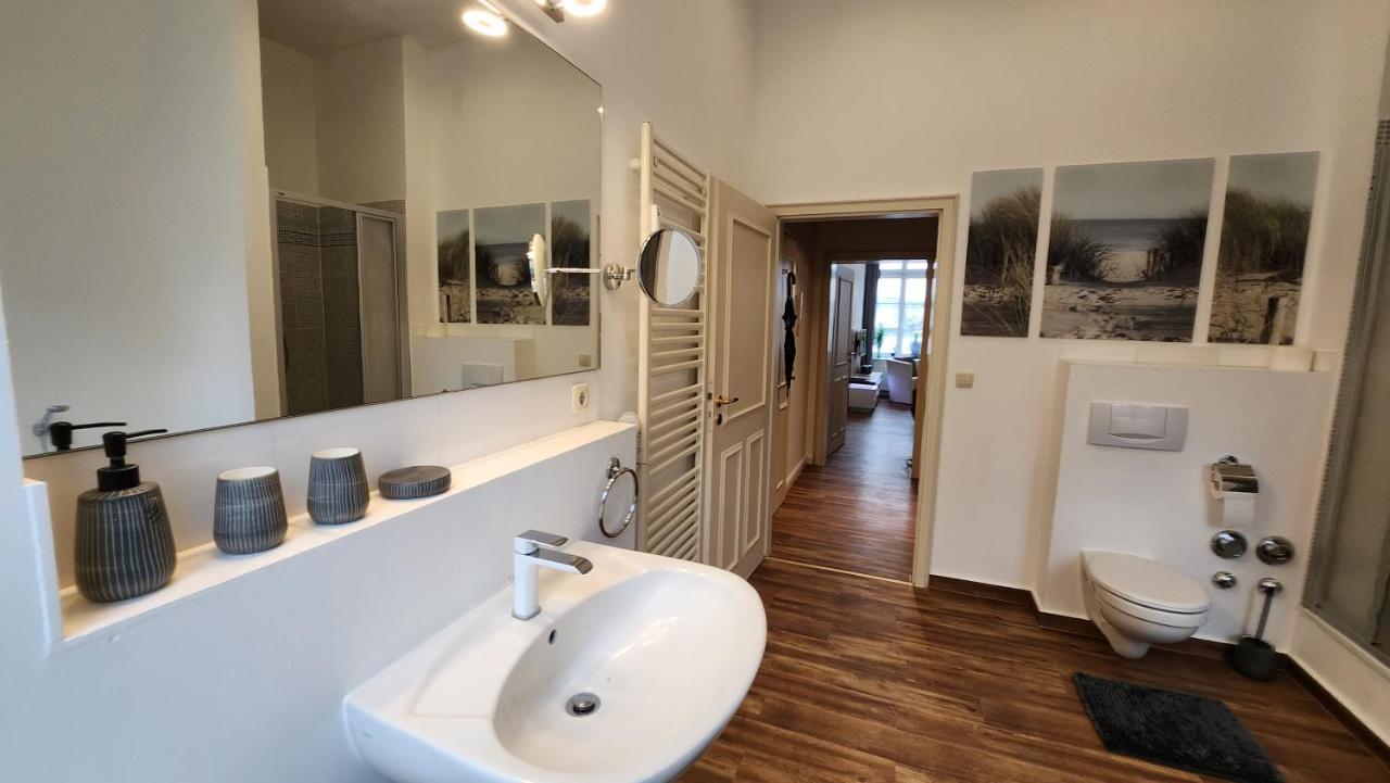 Das Ferienapartment Alexandrine Direkt Am Pfaffenteich Mit Eigenem Parkplatz Schwerin  Exterior photo