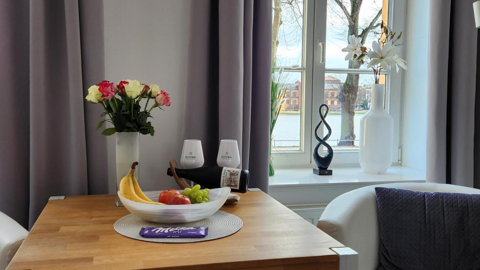Das Ferienapartment Alexandrine Direkt Am Pfaffenteich Mit Eigenem Parkplatz Schwerin  Room photo